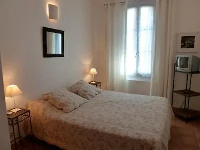 Anne de la Maison Blanche Avignon France