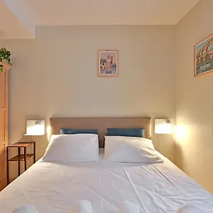  Apartment Au Coeur Des Papes, Dans Batisse De Charme & En Coeur De